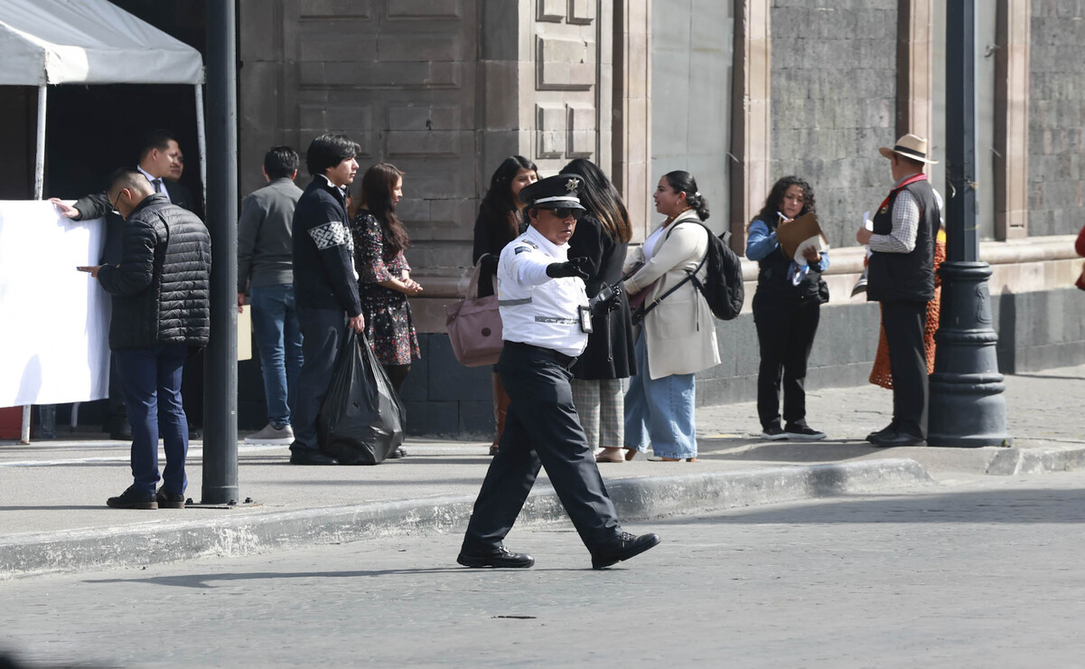 La multa por conducir sin placas será de 20 UMAS, es decir, 5,576 pesos / Foto Alejandro Vargas