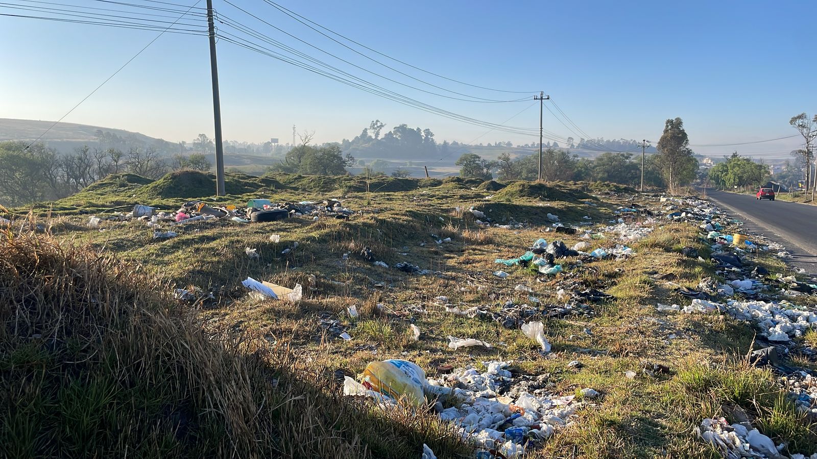 Almoloya de Juárez e Ixtlahuaca se deslindan de la responsabilidad de limpiar la zona. Foto Michelle Sánchez
