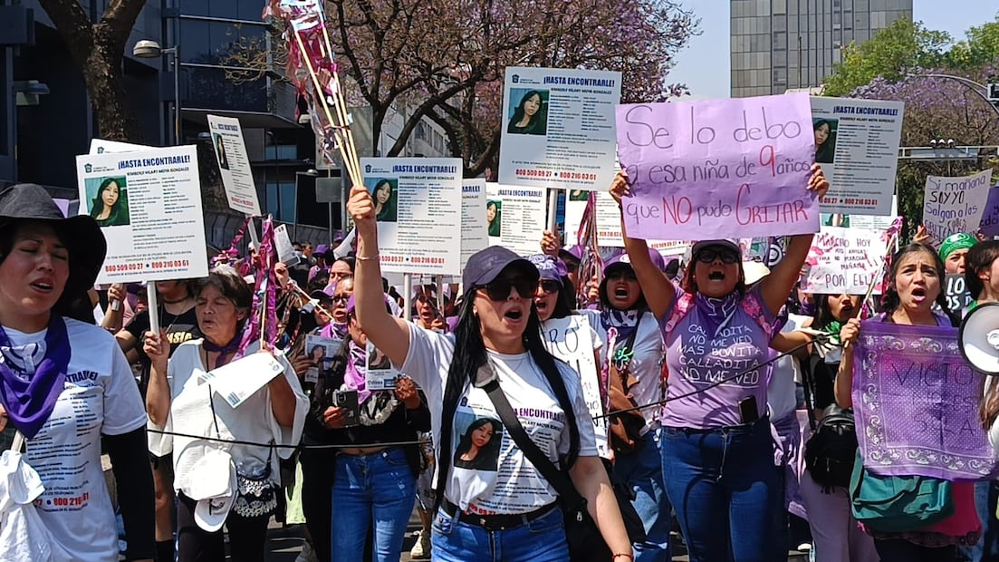 El contingente salió desde la estación del Metro Cuatro Caminos y partió rumbo al Monumento a la Revolución para dirigirse al Zócalo Capitalino. Foto: Gisela González Granados