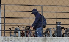 ¡Ni con cadena se salvan! Ciclistas denuncian ola de robos en estaciones del Tren Interurbano