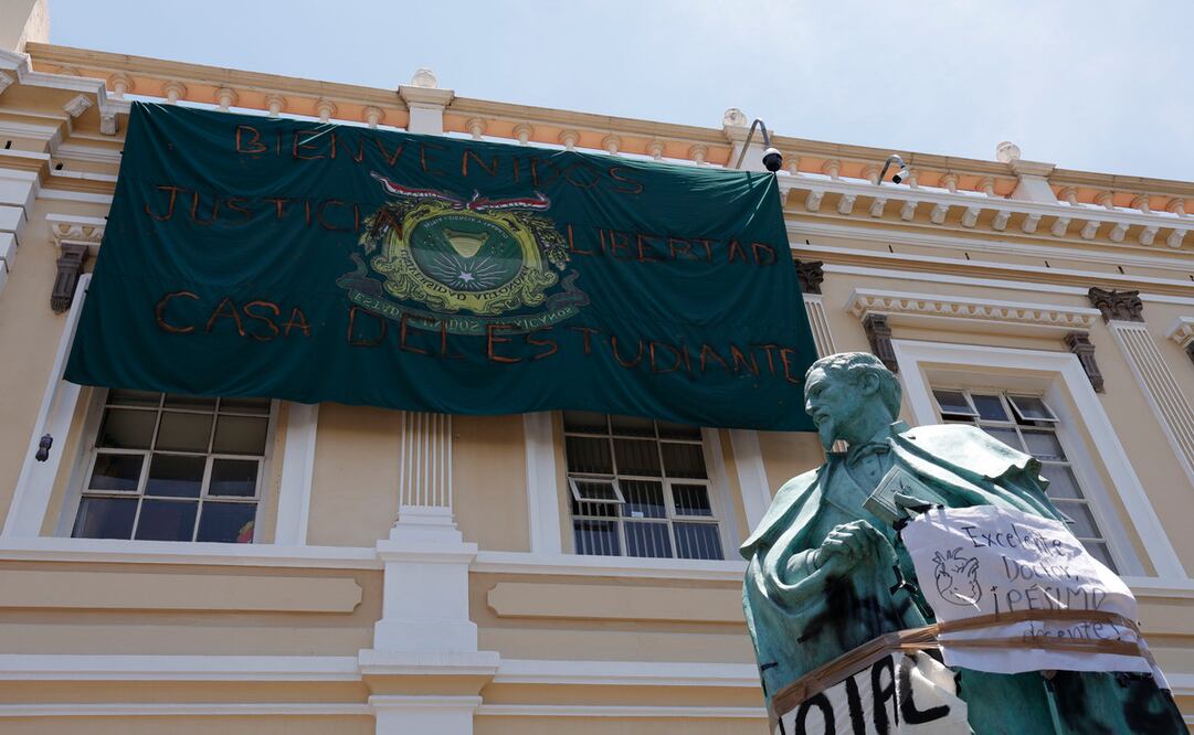 Estudiantes reiteraron su desconocimiento a los consejeros universitarios dentro del máximo órgano de gobierno de la UAEMéx / Foto Arturo Hernández