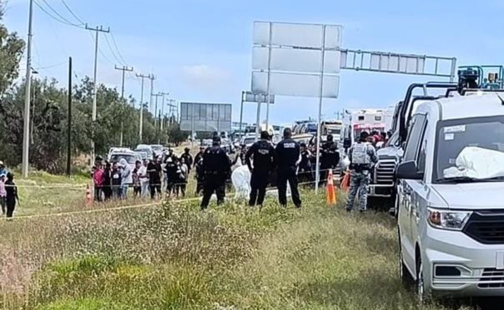Personal de emergencia acudió al kilómetro 32 de la autopista México-Tulancingo, en Axapusco. Foto especial