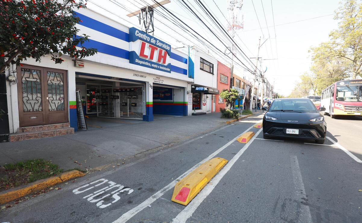 Piden que los bolardos no afectan las entradas de sus negocios / Foto Alejandro Vargas