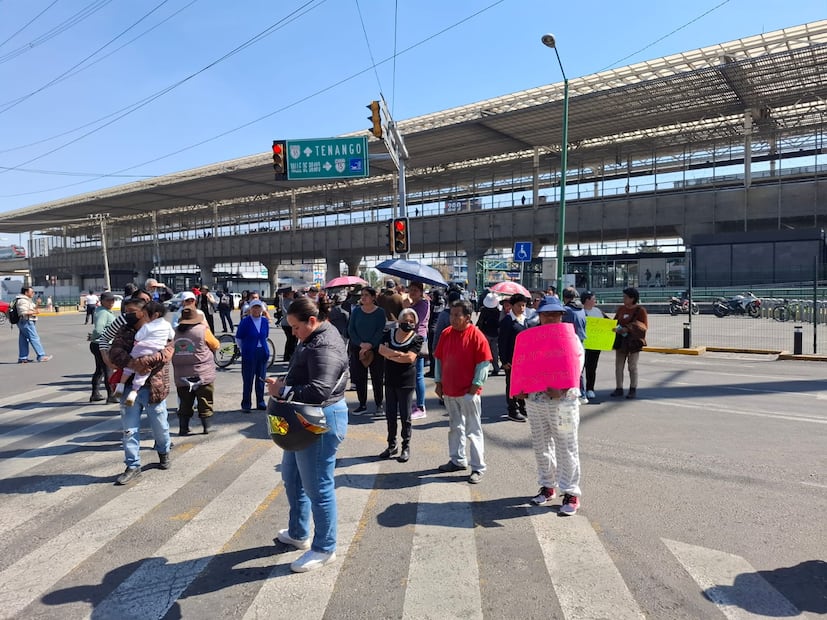 Autoridades estatales se comprometieron a realizar una auditoría de seguridad vial, mientras los vecinos advierten que las movilizaciones seguirán si no hay obras inmediatas.  Foto Abigail Alcántara / El Universal