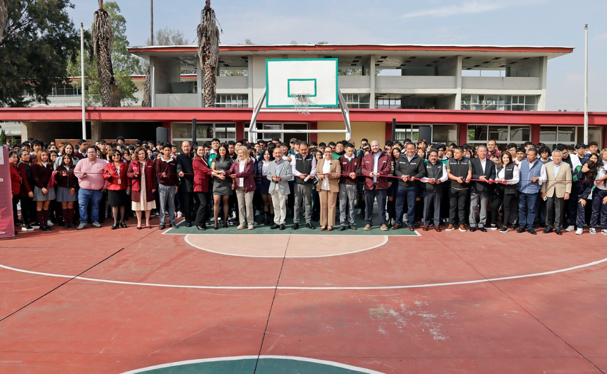 Sonrisas que construyen el futuro: Estudiantes de Ecatepec disfrutan de instalaciones educativas modernizadas, diseñadas para un mejor aprendizaje. Foto: Especial