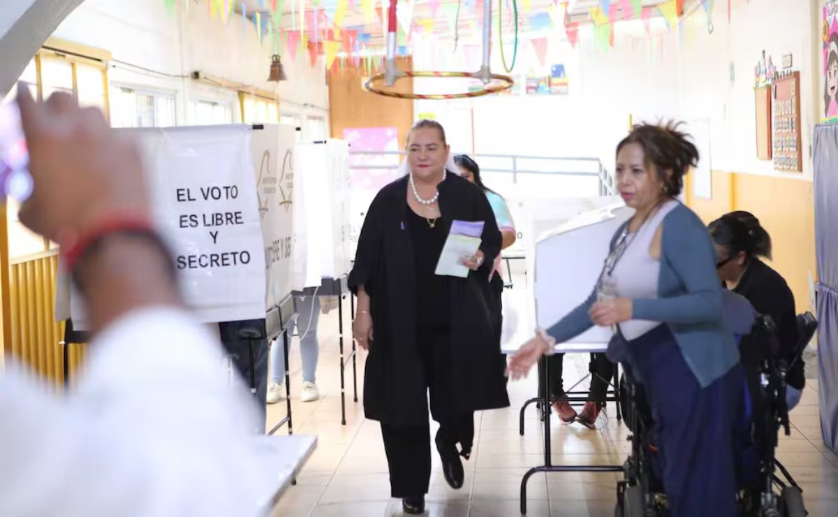 La consejera presidenta del INE, Guadalupe Taddei, emitió su voto para la elección del Poder Judicial este 1 de junio. Foto: Especial