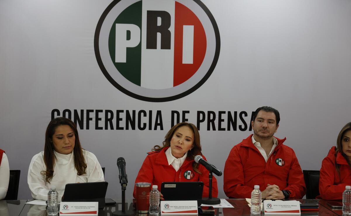 La dirigencia del PRI mostró su apoyo a la regidora de Luvianos / Foto: Arturo Hernández