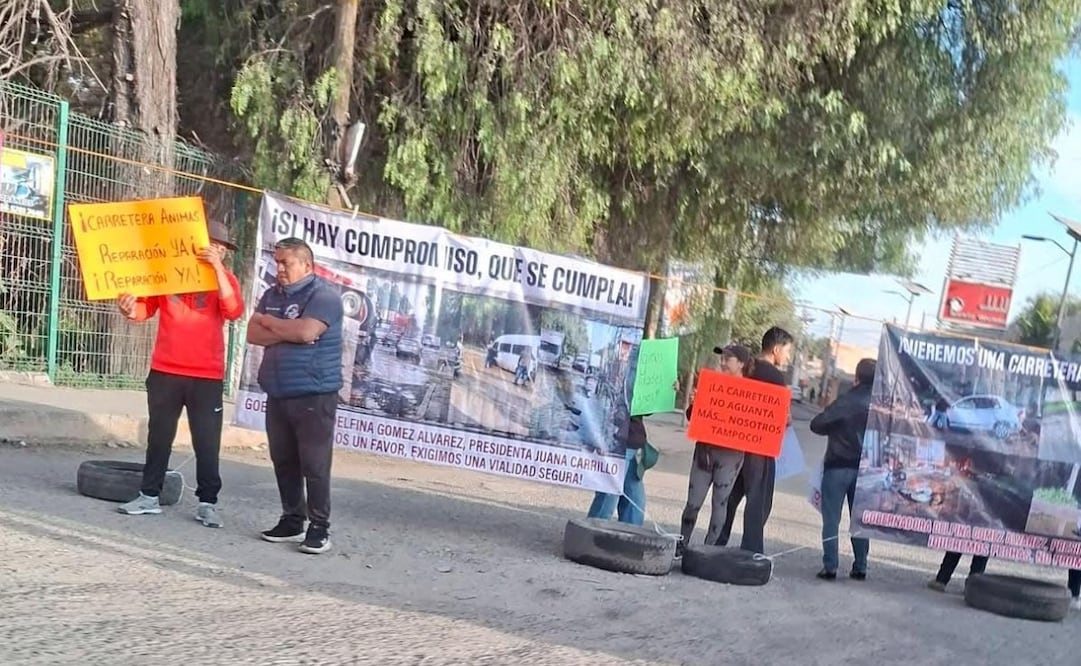 La protesta busca que autoridades estatales establezcan fechas para iniciar la rehabilitación de la vialidad. Foto especial