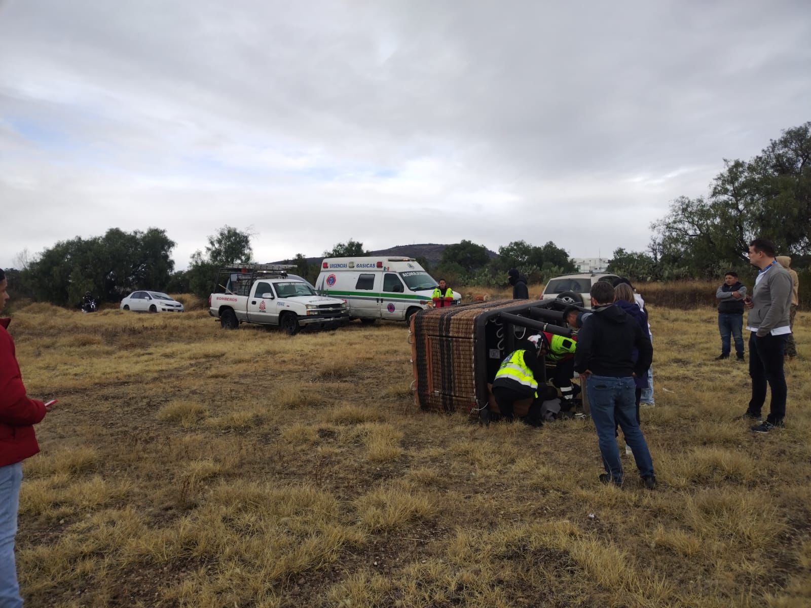 Fuerte viento provoca aparatoso accidente de globo aerostático en Teotihuacán