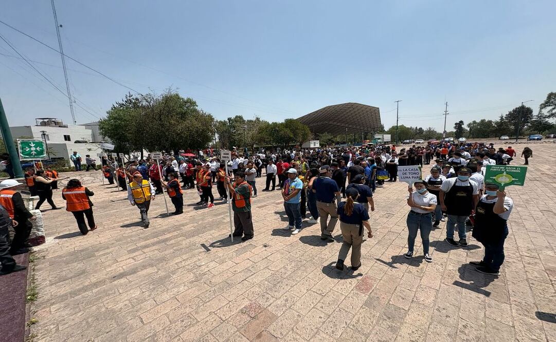 Personal del Centro Comercial Lunaparc participaron en el simulacro / Foto Arturo Contreras