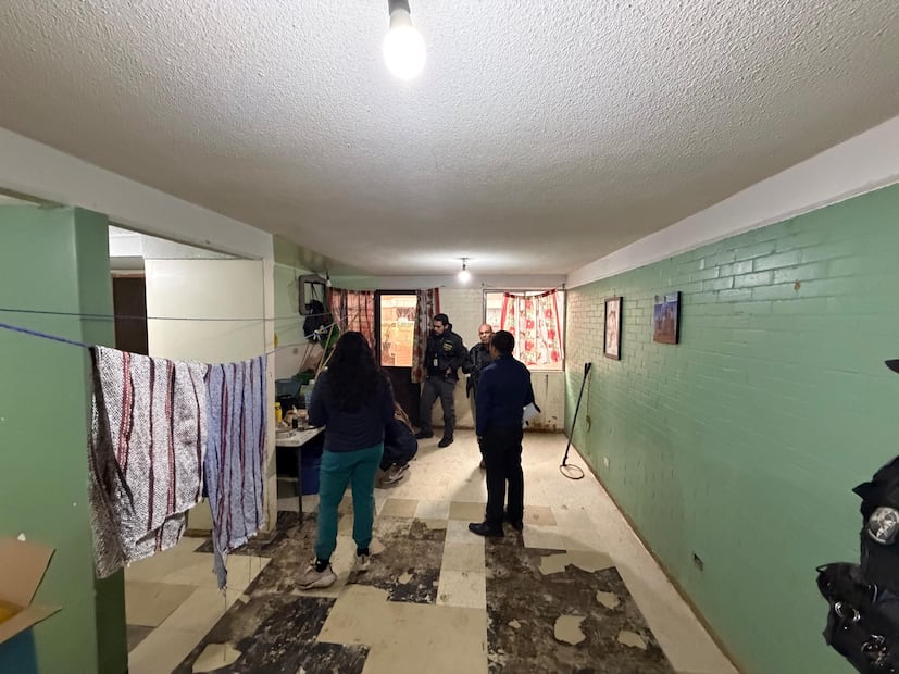 La Fiscalía mexiquense resguardó el domicilio tras constatar las condiciones de maltrato e insalubridad. Foto Especial