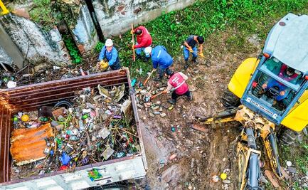 Grupo Tláloc saca 25 toneladas de basura y llantas de la presa El Ángulo en Cuautitlán Izcalli