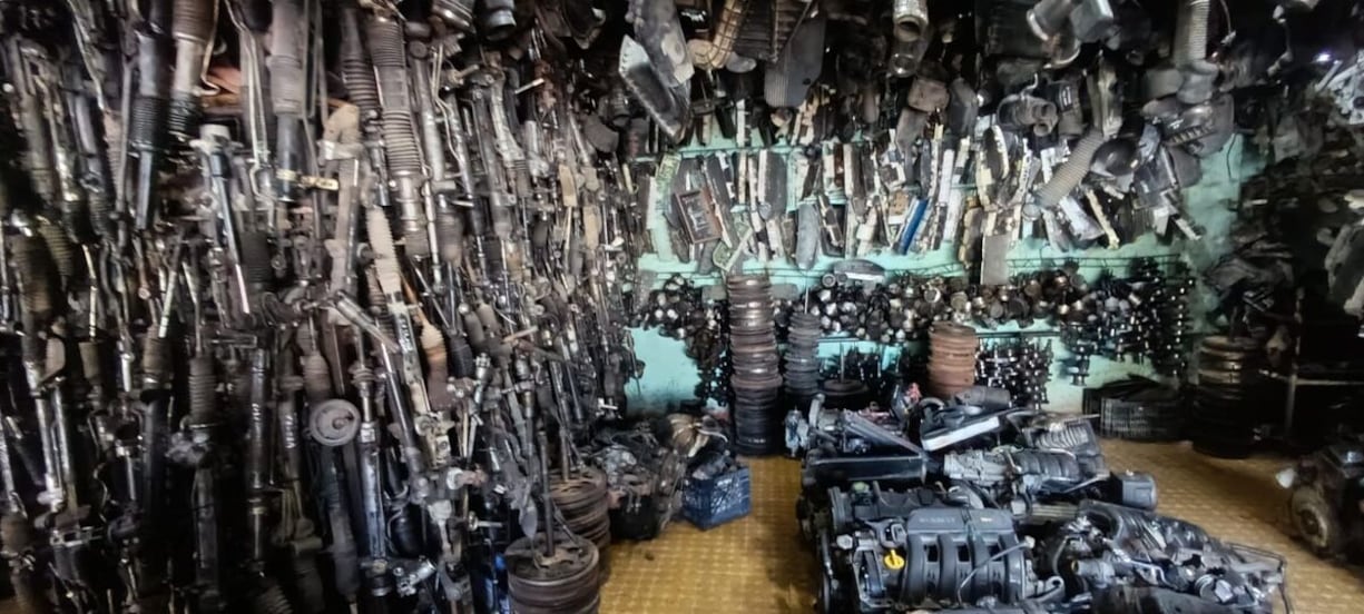 Decomisan 10 toneladas de autopartes tras cateo en Chicoloapan