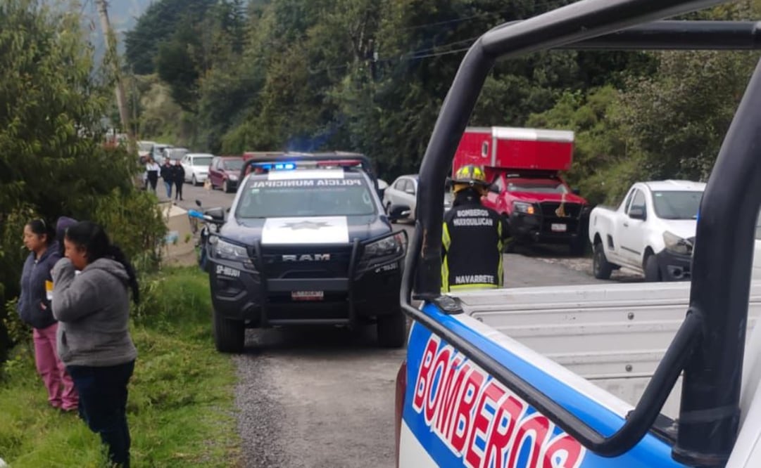 Elementos del cuerpo de Bomberos y Protección Civil de Huixquilucan atendieron la emergencia en el inmueble ubicado entre las calles Benito Juárez y Andador. Foto Especial