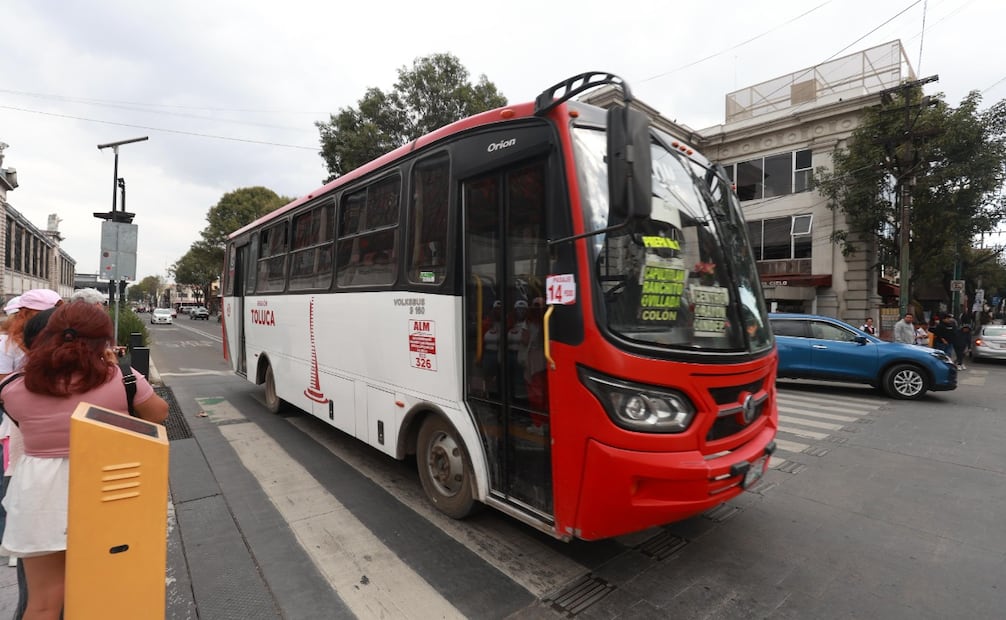 Más que manejar: 25 mil operadores se capacitan con el ICATI en calidad de servicio y protocolos de género. Foto Alejandro Vargas / El Universal