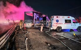 Tráiler impacta con otra unidad y se incendia en la autopista México-Querétaro