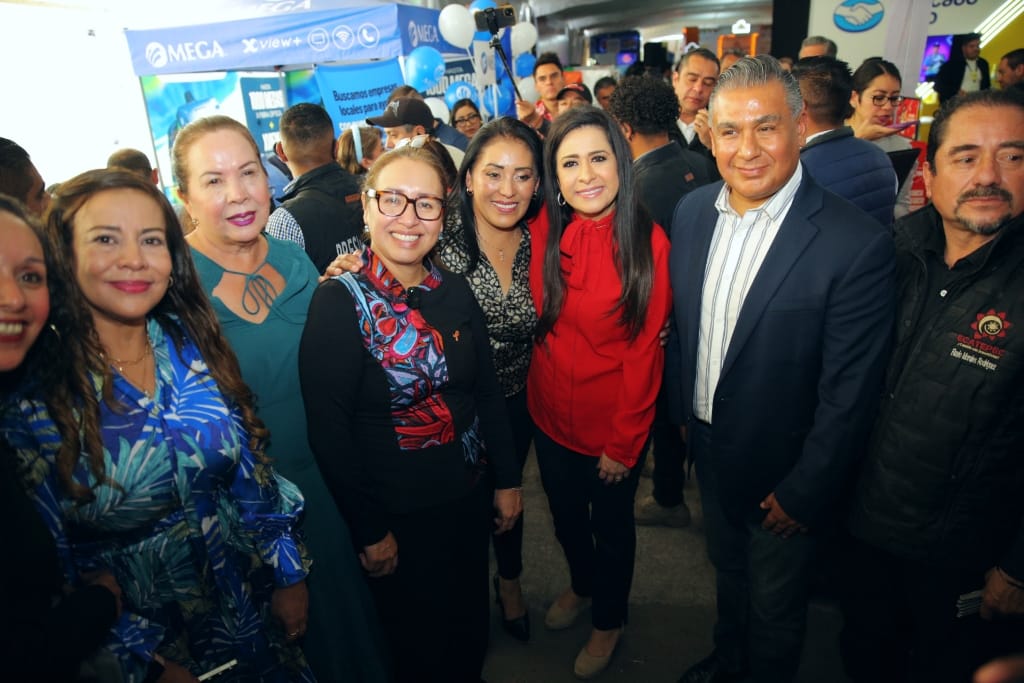 El Festival Abarrotero estuvo encabezado por la alcaldesa de Ecatepec, Azucena Cisneros Coss y la secretaria de Desarrollo Económico estatal, Laura González Hernández. Foto Especial