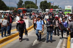Profesores de la CNTE liberan casetas de Chalco y San Marcos Huixtoco tras jornada de protesta