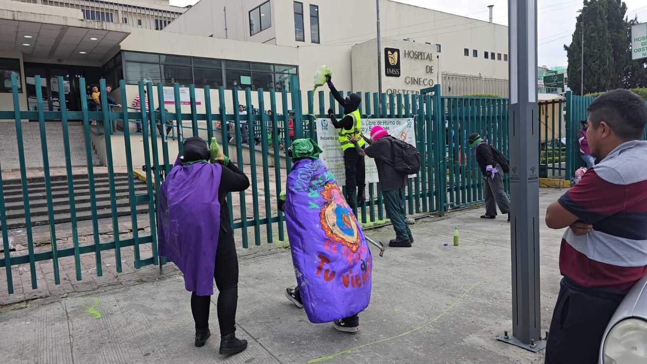 En el marco del 28S Día de Acción Global por el aborto legal, seguro y accesible, mujeres feministas marcharon en la capital mexiquense para exigir que se concreten las leyes secundarias y puedan acceder a la interrupción legal del embarazo / Foto: Alma Rodríguez EL UNIVERSAL EDOMEX