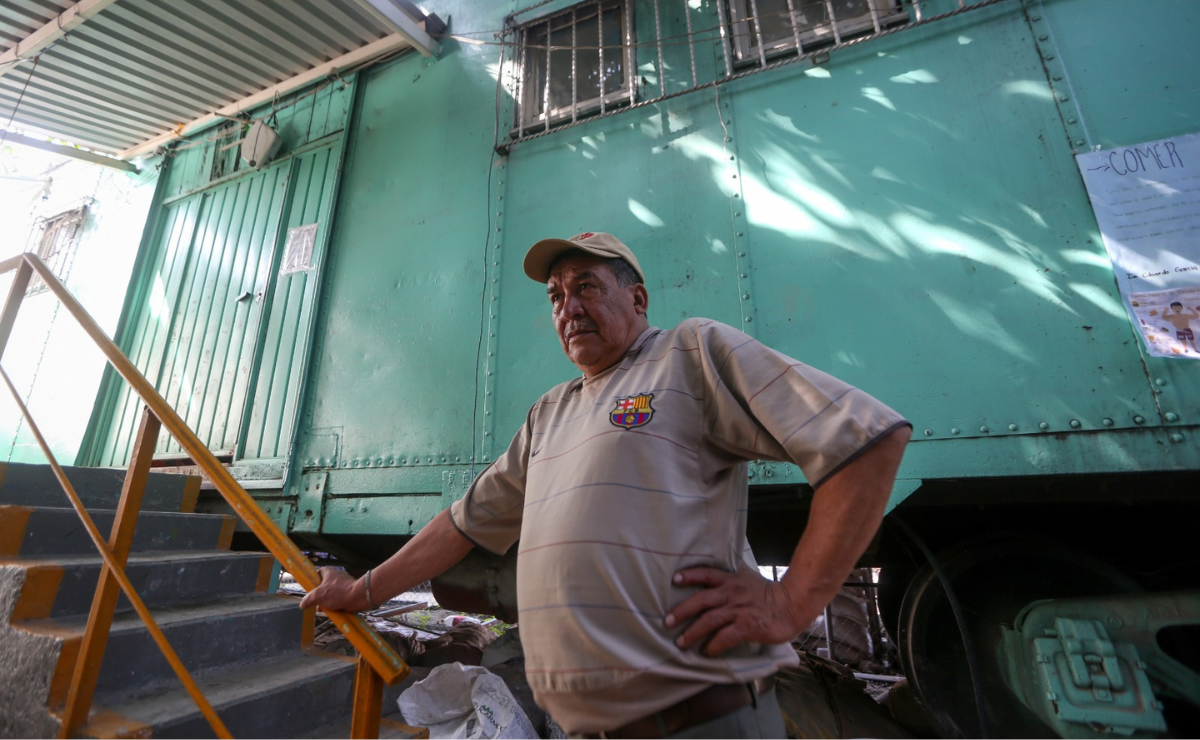 En este vagón está mi vida: El emotivo adiós de un maestro a su aula rodante en Naucalpan