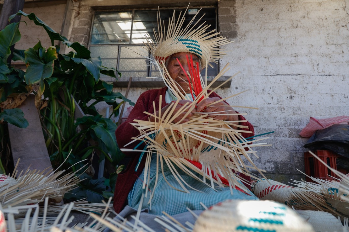 Tradición ancestral en Toluca: El legado del sombrero jarocho en San Cristóbal Huichochitlán