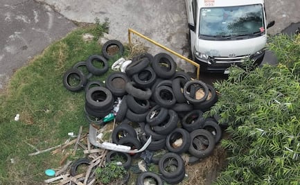 ¡El colmo! Exhiben a choferes de combis tirando 50 llantas y basura al Río San Javier en Atizapán