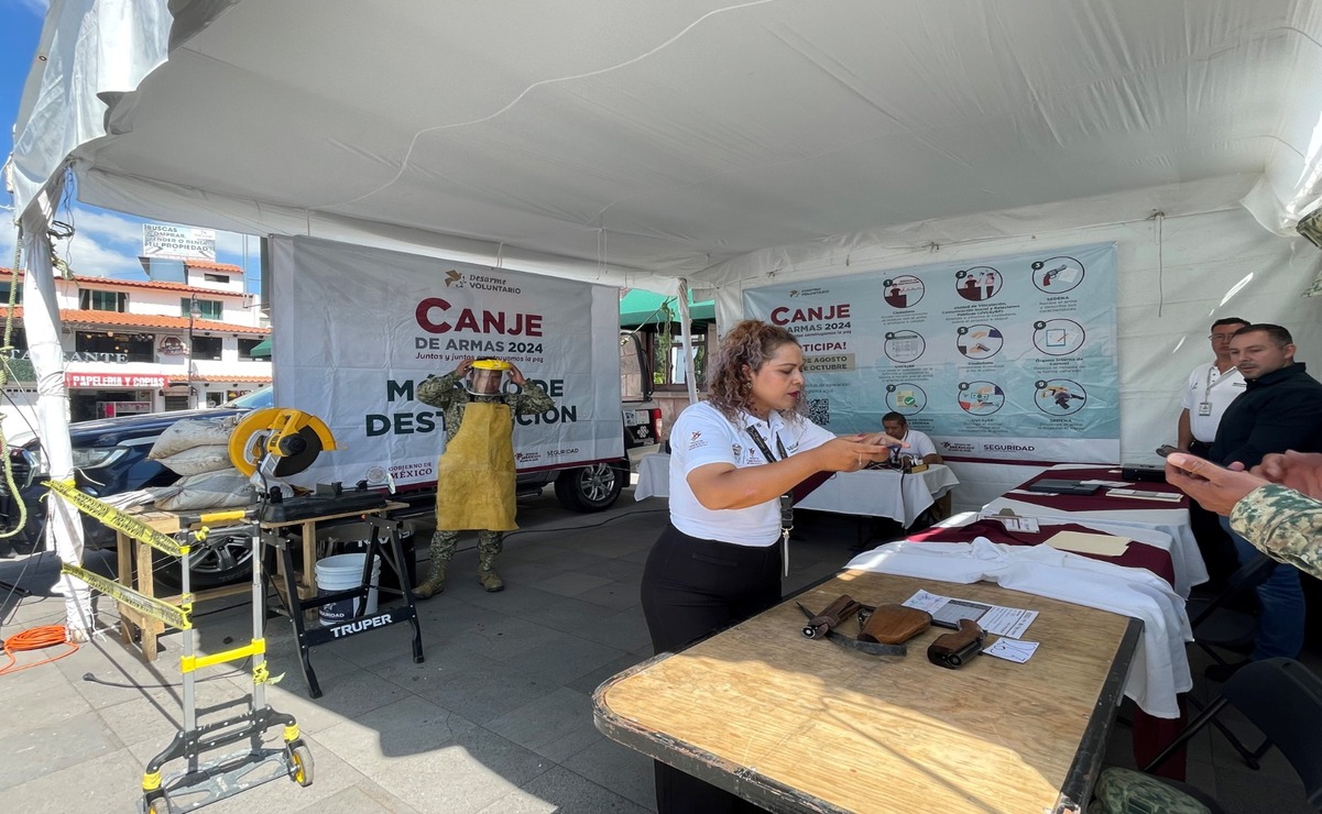 En la plaza cívica del municipio de Atlacomulco dio inicio el programa de Canje de Armas 2024. Foto: Michelle Sánchez