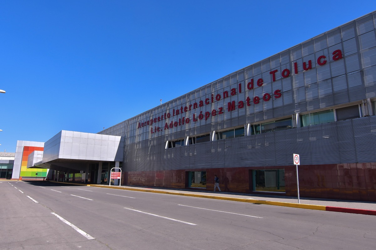El gobierno federal autorizó nuevas rutas al AIT a finales de 2024, buscando atraer aerolíneas. Foto Arturo Hernández