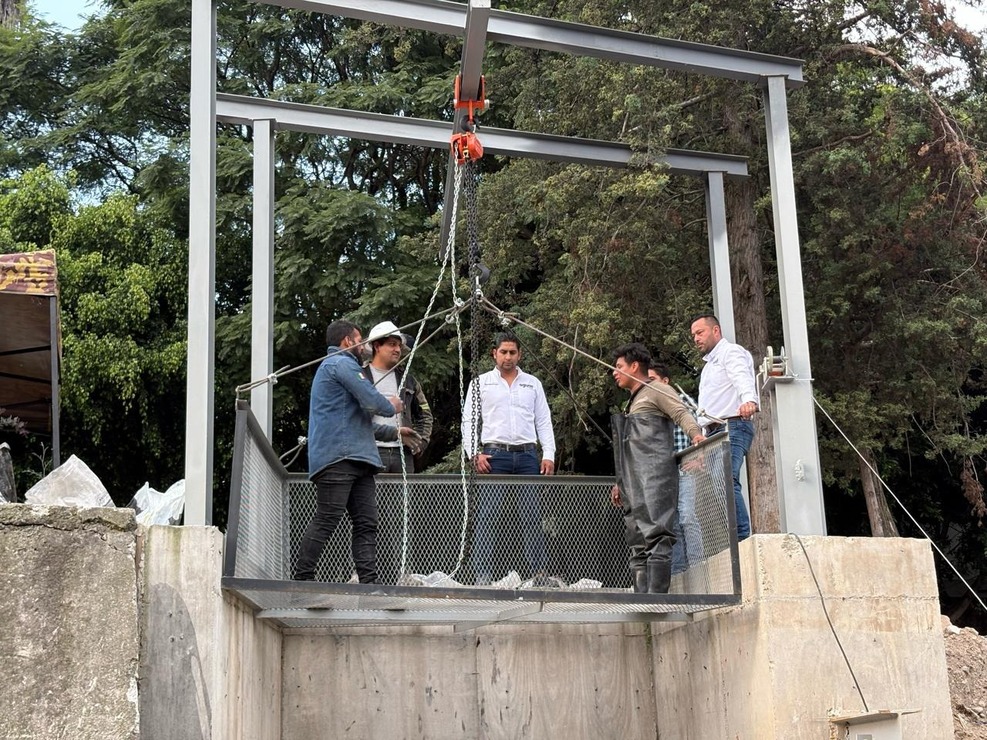 Instala Huixquilucan redes retenedoras de basura en la presa "El Capulín"