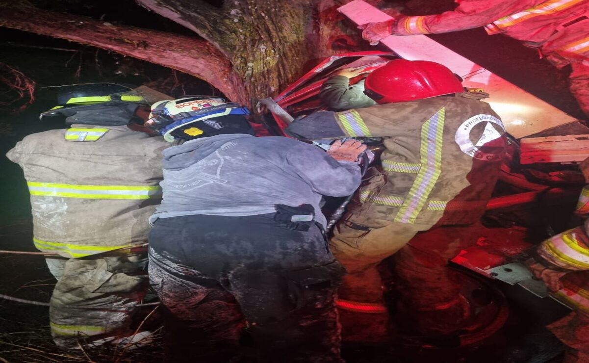 Por el fuerte impacto el copiloto salió proyectado por el parabrisas, perdiendo la vida de manera instantánea. Foto: Especial