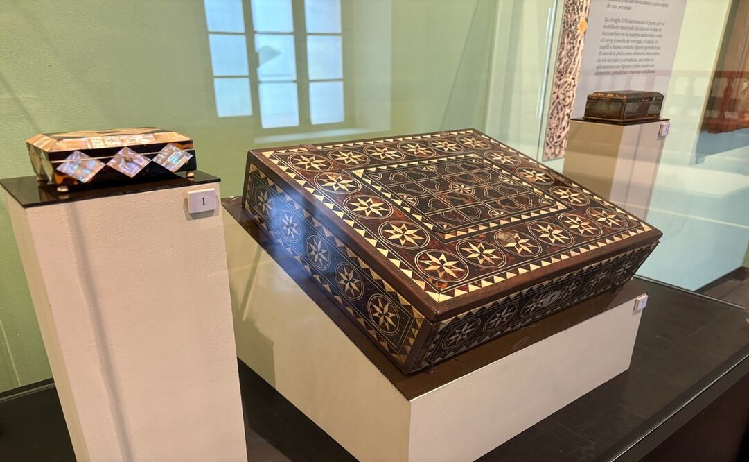 La exposición de piezas virreinales de los siglos XVII al XIX, incluye 18 objetos de estilos metálicos y de madera. Foto: Arturo Contreras / El Universal Estado de México