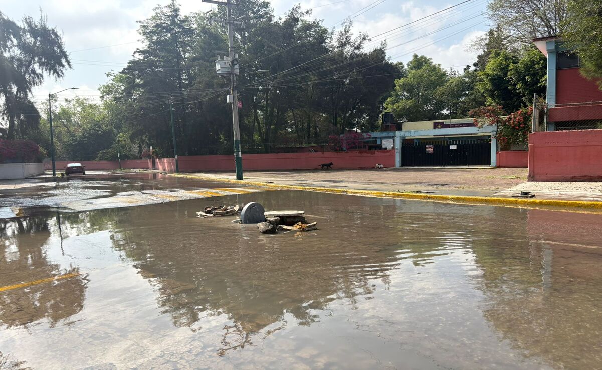 La intensa lluvia que cayó anoche en el municipio provocó que las autoridades escolares determinaran la suspensión de clases / Foto Arturo Contreras