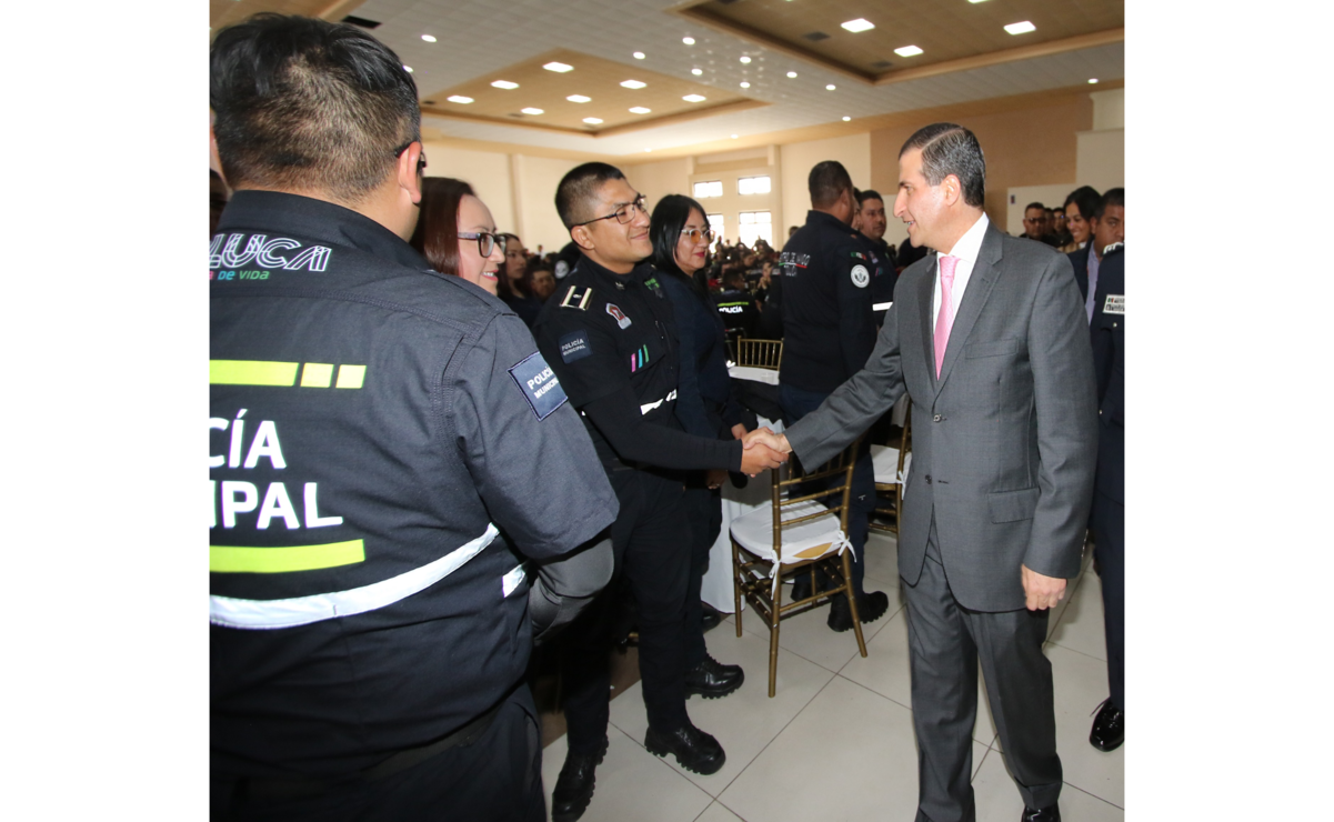 El alcalde de Toluca agradeció a los elementos policiales por su incansable labor. Foto: Especial