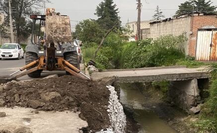 Toluca: Retiran árbol en San Cristóbal Huichochitlán y refuerzan tramo del Río Verdiguel