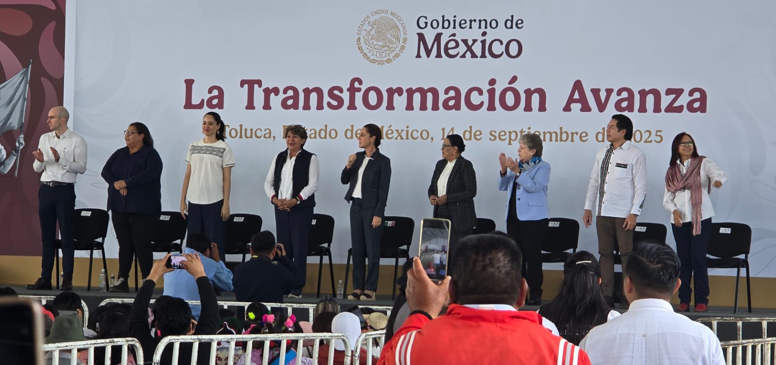 El Estado de México se convirtió en la entidad 16 en ser visitada por la presidenta de México, Claudia Sheinbaum Pardo para rendir su Mensaje al Pueblo con motivo de su Primer Informe de Gobierno, destacando que 3 millones 800 mil mexiquenses ya reciben algun apoyo de los Programas para el Bienestar.