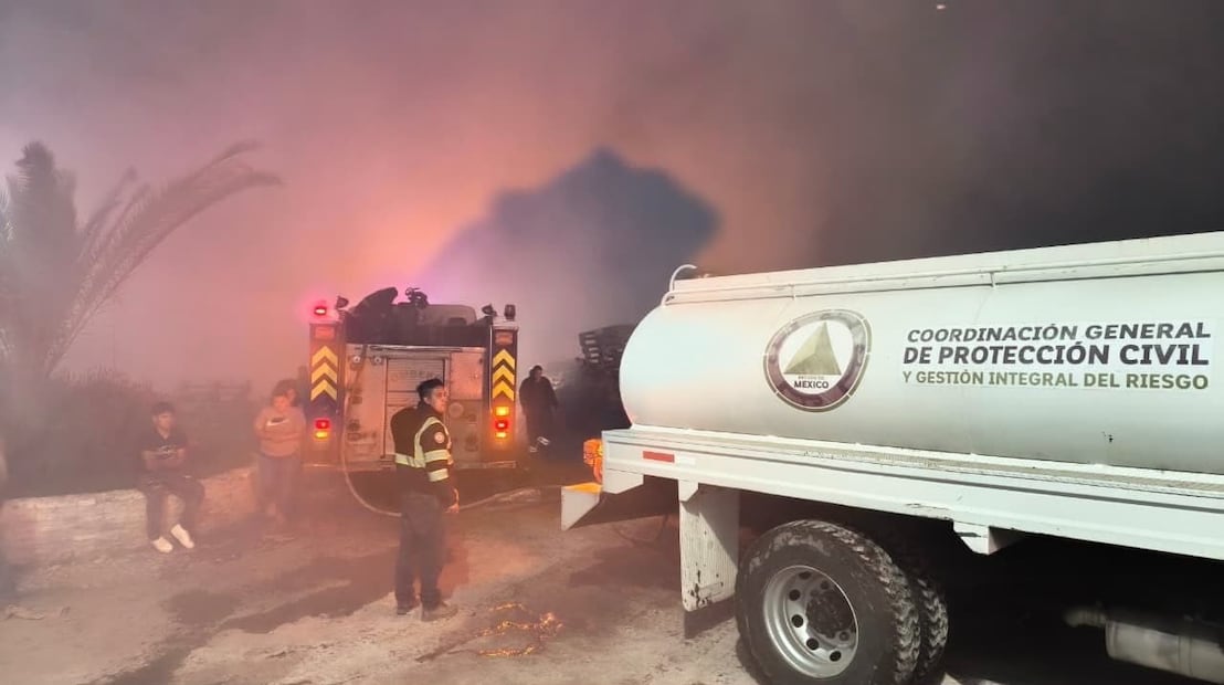 Las autoridades continúan con las investigaciones para determinar las causas que originaron el incendio en la planta de almacenamiento de dulces. Foto: especial