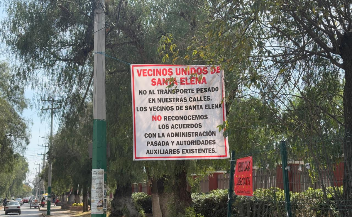 Vecinos de Santa Elena en Cuautitlán buscan impedir el paso de vehículos de carga por su zona habitacional. Foto: Especial