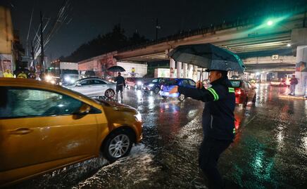 Diluvio en el Valle de Toluca: Calles inundadas, autos varados y caos total
