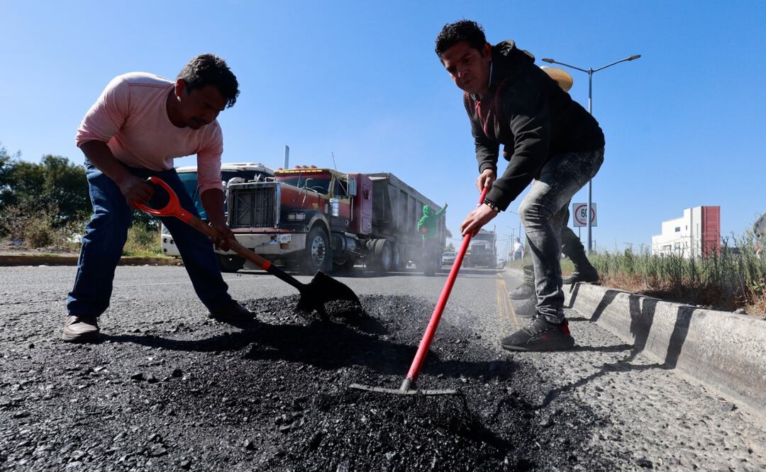 La jornada de bacheo consiste en reparar 13 kilómetros desde el 37 hasta el 50 Foto: Alejandro Vargas