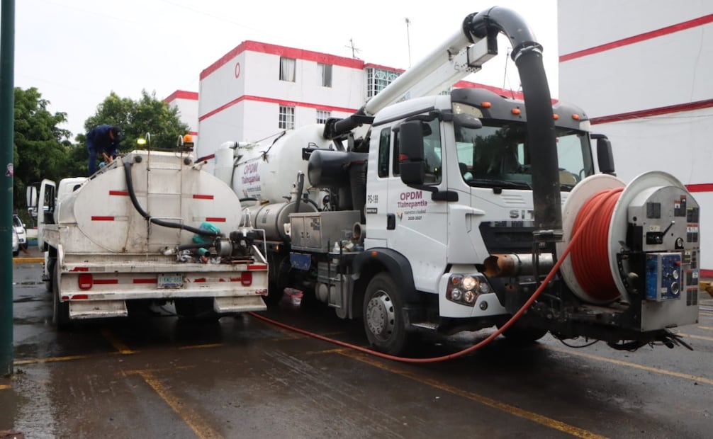 Elementos de los tres órdenes de gobierno brindan resguardo y seguridad perimetral permanente en los accesos a los departamentos para la tranquilidad de los vecinos. Foto Especial