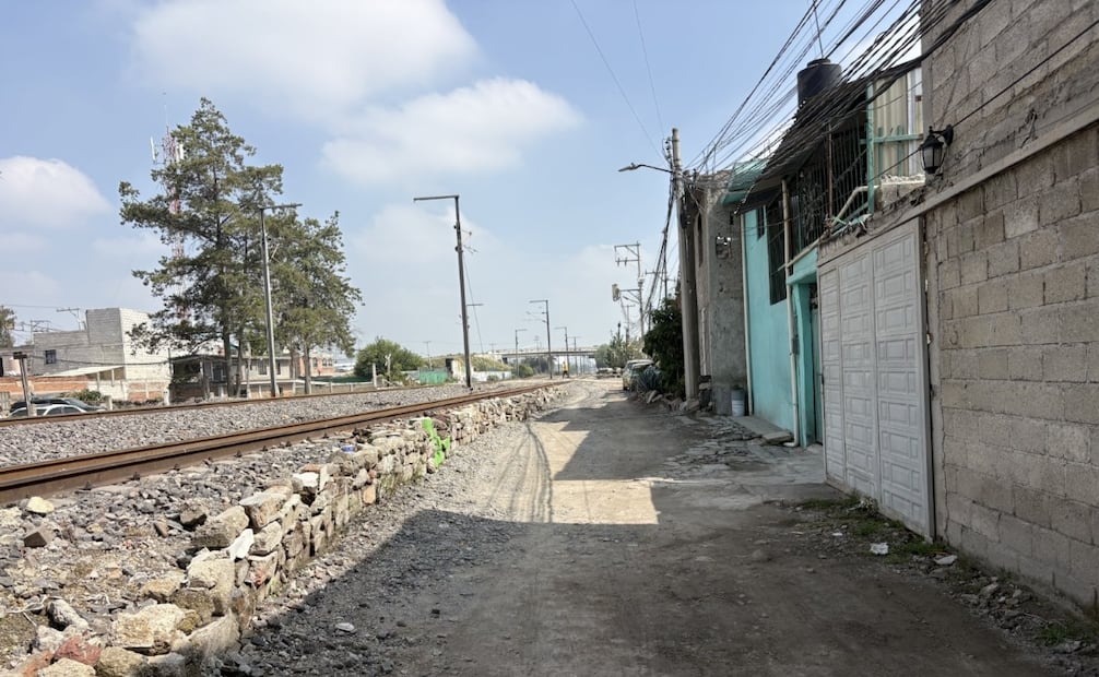 Las obras del Tren México-Querétaro requieren espacio para la construcción de una vía férrea adicional. Foto Arturo Contreras/ El Universal