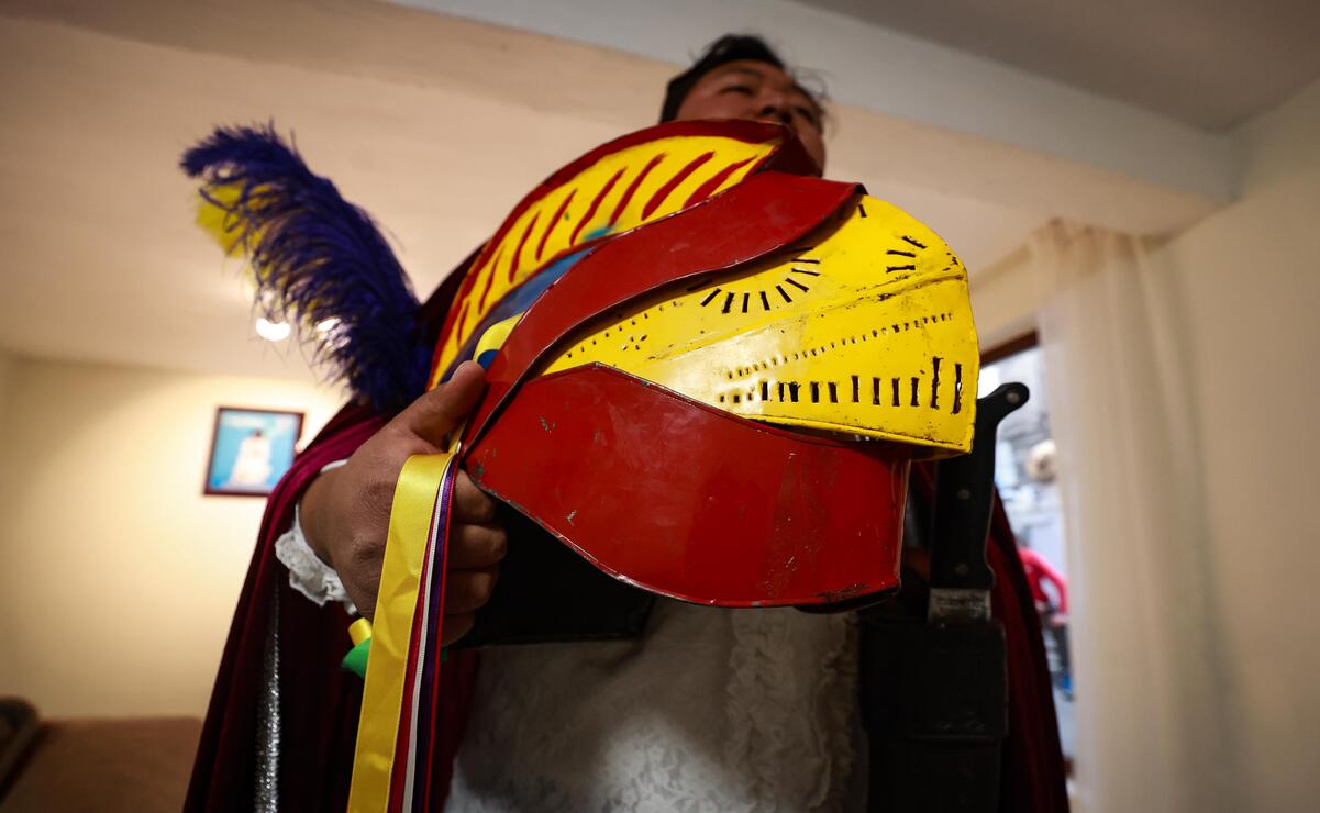 Usa un casco conocido como gorrión español / Foto Alejandro Vargas