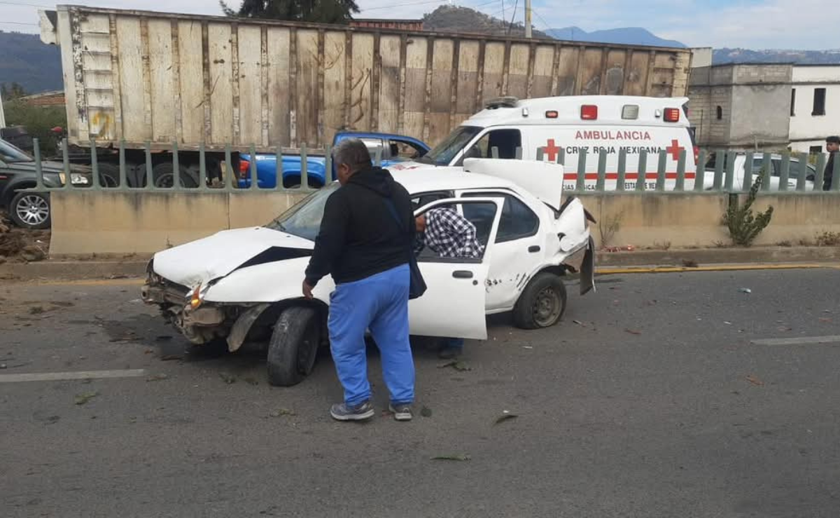 Servicios de emergencia atienden accidente en Tenancingo Foto: Especial