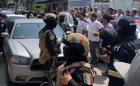 Bloquean la vía José López Portillo tras operativo en locales de autopartes