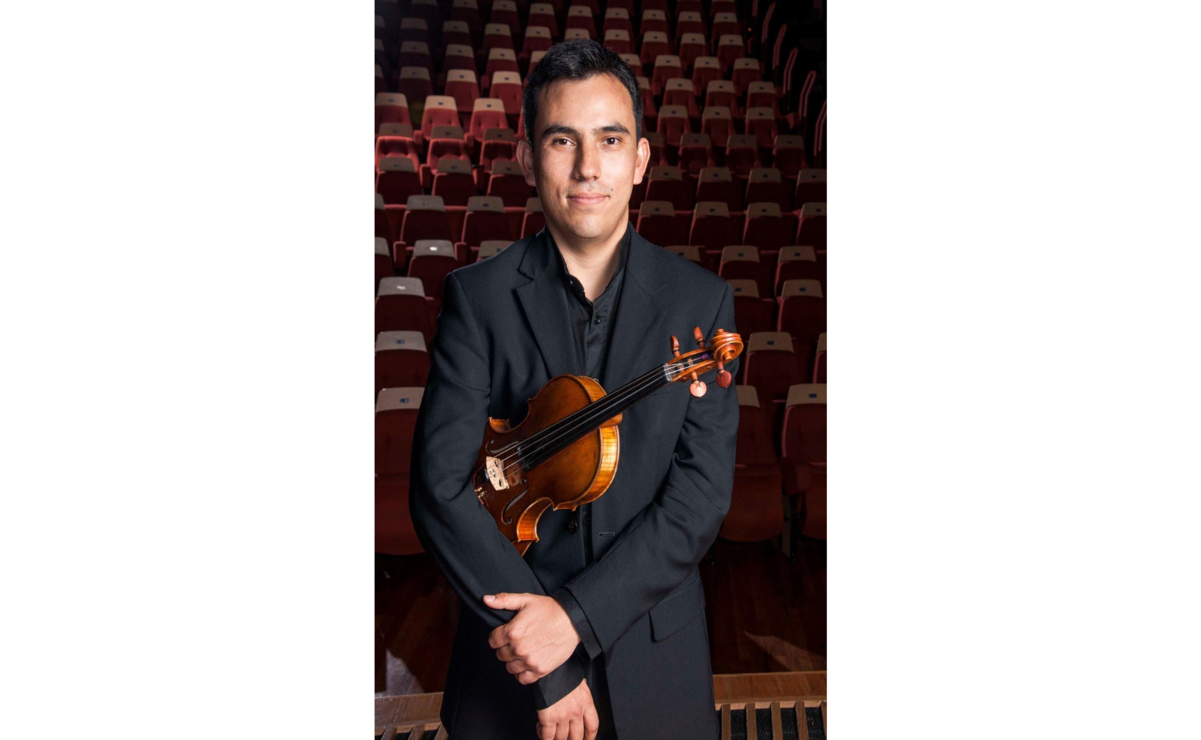 El joven violinista Carlos Gándara será el solista invitado de la OSEM, quien interpretará el concierto para violín de Antonín Dvořák. Foto: Especial
