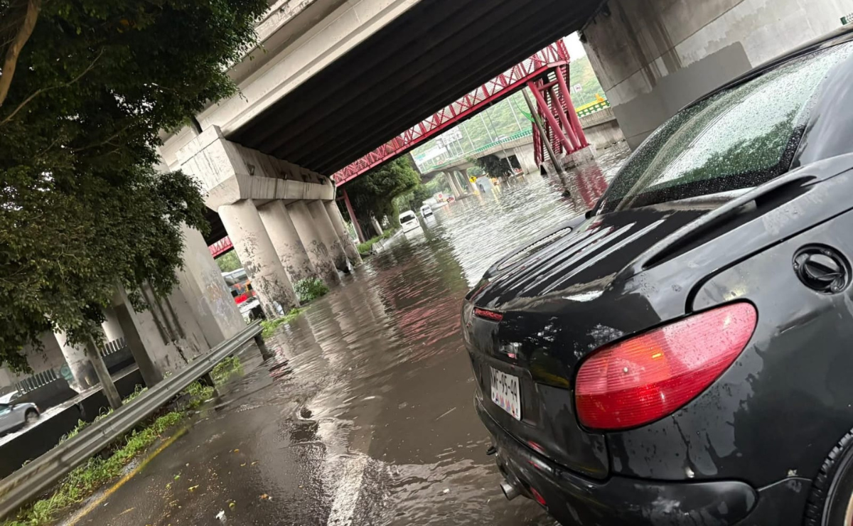 Automovilistas de Atizapán y Tlalnepantla se enfrentan a severos encharcamientos que convierten las calles en ríos. Foto: Especial