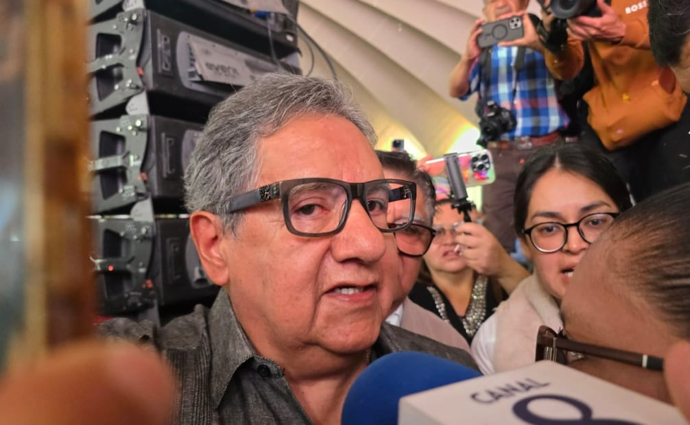 El senador Higinio Martínez Miranda durante su mensaje político frente a 3,000 integrantes de "Mexiquenses de Corazón" en Toluca. Foto Especial