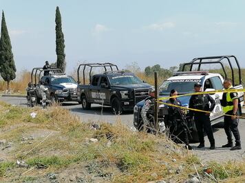 Hallan cuerpo y mensajes de narco en Valle de Chalco