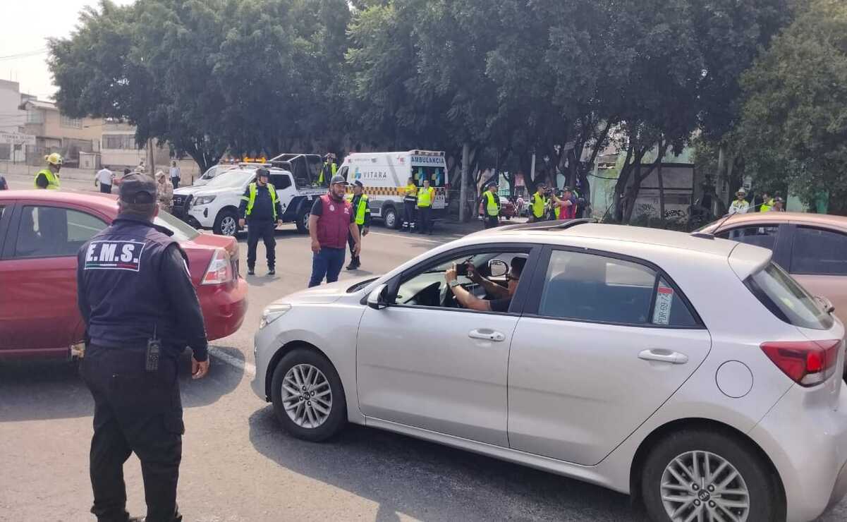 El cierre de la autopista provocó severas afectaciones al tránsito, por lo que se habilitó un retorno provisional para facilitar la circulación vehicular. Foto: Especial