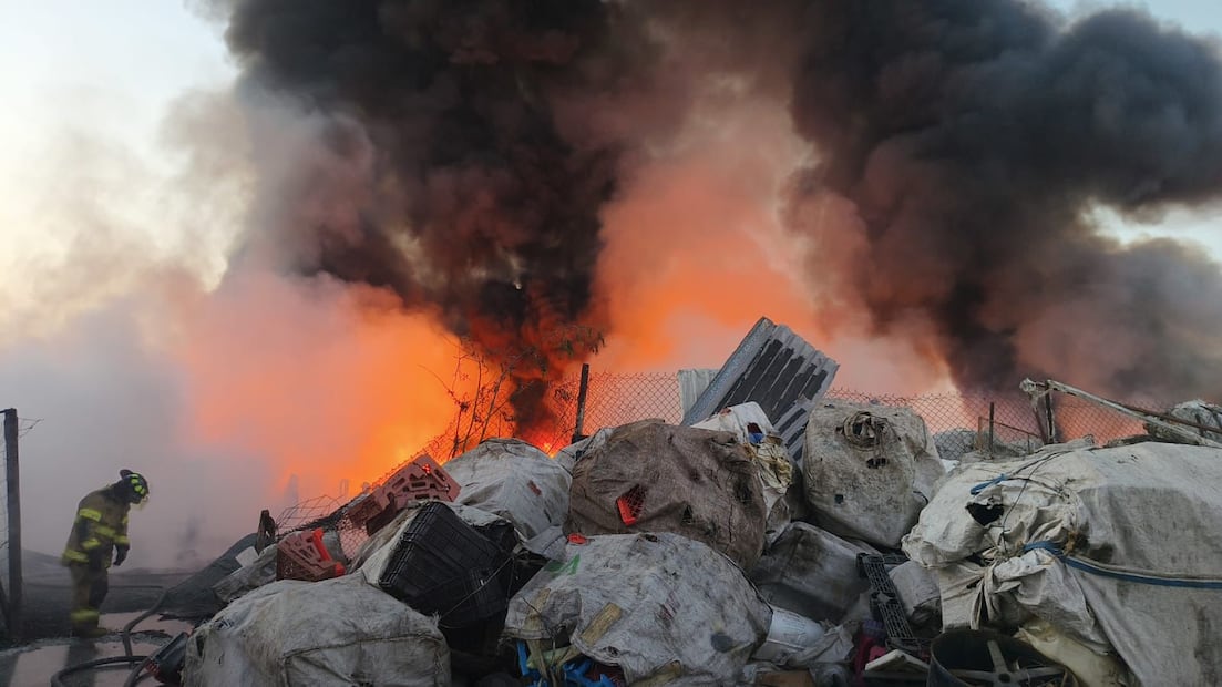 Las autoridades de Normatividad aplicaron la suspensión inmediata de labores en el predio. Foto. Especial